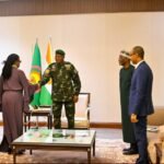 Niger : Décoration de Mama Keita (ONU) par le Général Tiani à la fin de sa mission