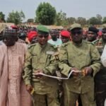 Niger: bude sabon tashar ƙungiya don kare muhalli a Sabon Birni

A Sabon Birni, an gudanar da bude sabuwar tashar ƙungiya da za ta taimaka wajen tsare muhalli da kuma inganta rayuwar al’umma. Wannan tashar, wacce aka kirkiro da burin rage gurbacewar yanayi, za ta zama wata matsuguni ga duk masu sha’awar kare muhalli da kuma inganta tsare-tsaren bincike kan tartibin dukiya. Ana sa ran wannan ci gaban zai kawo sauki wajen tsare muhalli a yankin.