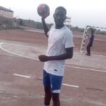 <p><strong>Amadou Harouna, handballeur : Du tatami aux terrains, le parcours d’un compétiteur</strong></p>
<p>Amadou Harouna, passionné de handball, a initialement foulé les tatamis avant de se tourner vers les parquets. Son parcours singulier illustre la détermination d&rsquo;un athlète né, prêt à relever tous les défis. Découvrez comment il a su allier ses expériences pour devenir une figure emblématique du handball.</p>