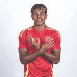 <p><strong>Lamine Yamal : un jeune prodige du football, sur le terrain et dans son quartier</strong></p>
<p>Lamine Yamal se distingue par son talent remarquable, tant sur le terrain de jeu que dans le parc de son quartier. Ce jeune joueur incarne une promesse exceptionnelle, captivant l&rsquo;attention des passionnés de football par ses compétences impressionnantes. Sa présence dans le parc témoigne de son engagement envers le sport et de son amour pour le jeu, attirant ainsi les jeunes aspirants de son entourage.</p>