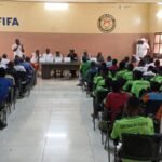 <p><strong>Tillabéri/Football : Le président de la FENIFOOT rencontre les acteurs régionaux</strong></p>
<p>Le président de la FENIFOOT a récemment échangé avec les acteurs du football dans la région de Tillabéri. Ce contact direct vise à renforcer les liens et à promouvoir le développement du football local. Les discussions ont porté sur les initiatives et les projets en cours, ainsi que sur les défis auxquels le secteur fait face. Les rencontres ont été saluées par les participants, qui ont exprimé leur enthousiasme à collaborer davantage pour faire avancer le football dans la région.</p>