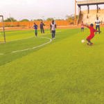 <h3>Football : Alio Issa Daouda, l’arbitre talentueux au service des jeunes</h3>
<p>Alio Issa Daouda, surnommé « Ali Killer », est un arbitre aguerri qui consacre son expertise à la formation des jeunes joueurs. Passionné par le football, il joue un rôle essentiel dans le développement et la promotion de la jeunesse au sein de ce sport. Grâce à ses années d&rsquo;expérience, il apporte une vision unique et enrichissante sur le terrain, tout en veillant à l&rsquo;intégrité des matchs.</p>