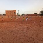 <p><strong>Lancement de la 6ème édition du TGV Maracana Niamey 2000 : Huit équipes en compétition pour le trophée</strong></p>
<p>La 6ème édition du TGV Maracana Niamey 2000 s&rsquo;ouvre avec la participation de huit équipes qui aspirent à remporter le trophée tant convoité. Les compétiteurs s&rsquo;affrontent dans ce tournoi dynamique, apportant passion et détermination sur le terrain.</p>