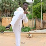 <p><strong>Portrait de Salifou Bachirou Abdoul Malik : Un jeune talent en quête d&rsquo;une médaille olympique pour le Niger</strong></p>
<p>Salifou Bachirou Abdoul Malik est un jeune Taekwondo-in prometteur du Niger, dont le rêve fervent est de décrocher une médaille aux Jeux Olympiques. Ce prodige du taekwondo, à la technique affûtée et à la détermination sans faille, représente l&rsquo;espoir d&rsquo;une nation, visant l&rsquo;excellence sur la scène internationale. Avec un parcours déjà impressionnant, il se prépare à briller et à porter haut les couleurs du Niger.</p>